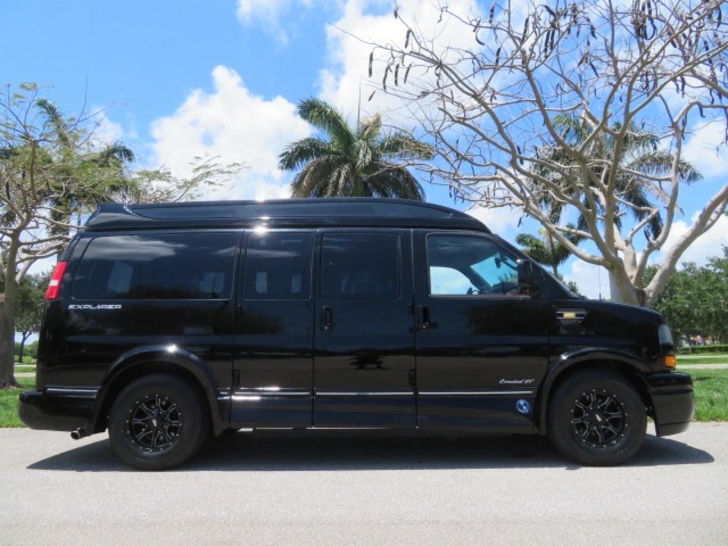 2018 Black /Red GMC Savana G2500 Cargo (1GTW7AFG9J1) with an 6.0L V8 OHV 16V FFV engine, 6A transmission, located at 4301 Oak Circle #19, Boca Raton, FL, 33431, (954) 561-2499, 26.388861, -80.084038 - Photo#3